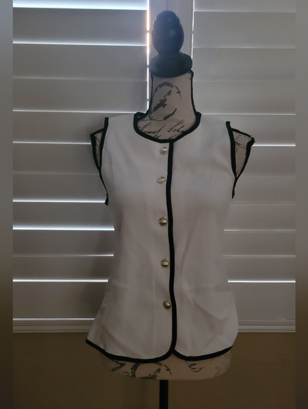 Ann Taylor Ivory Black Trim Sleeveless Knit Cardigan Vest Gold Buttons Size S